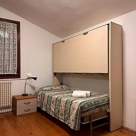 Hostel Amdg Velence